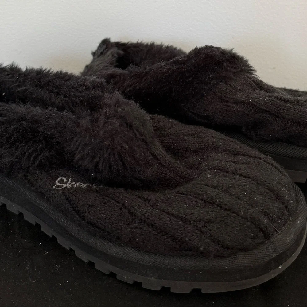 Skechers BOBS | Ice Angel Slippers | Size 6 | Black | Faux Fur | Knit - Picture 2 of 5